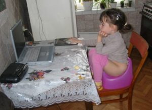 Ребёнок какает в трусики