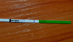 Вторая полоска на тесте еле видна, задержка 5 дней