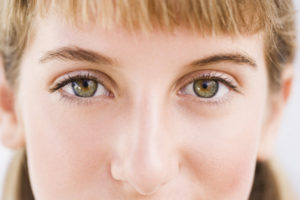 Один глаз видит ярче другого