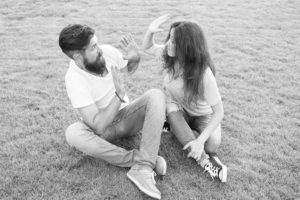 Парень дал сильную пощечину