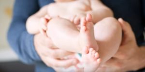 Беспокойный ребенок 1 год, поджимает пальчики на ногах