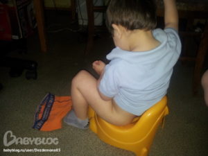 Ребёнок какает в трусики