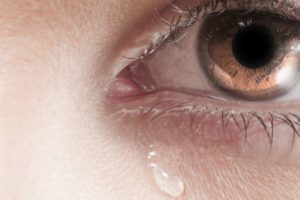 Нет слез и сухость