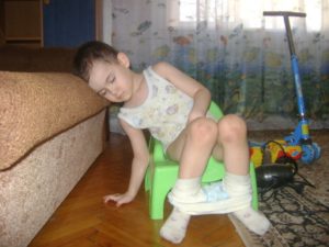 Ребёнок какает в трусики